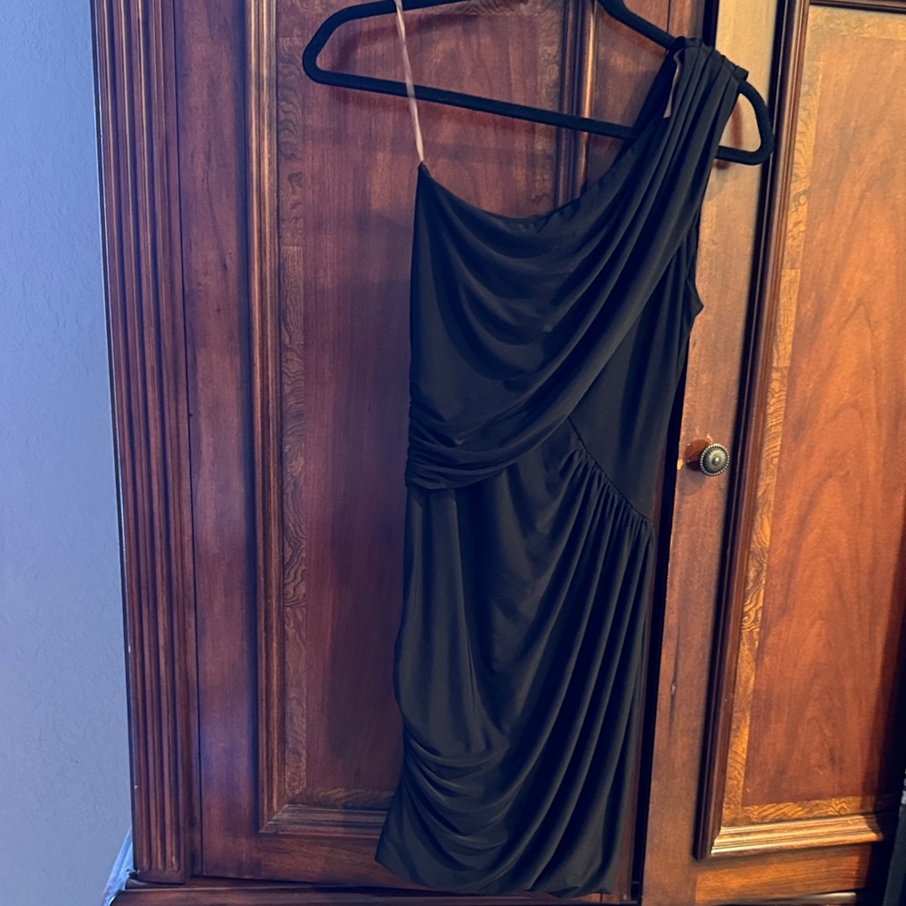 Soprano Chic Black One-Shoulder Dress